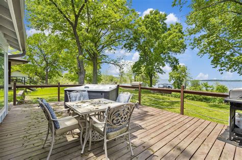 Amazing Branson Rentals: Lake Escape Lakefront Lodge in Devils Pool