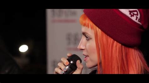 I need the other one to hold you. STILL INTO YOU// PARAMORE// LYRICS INGLÉS - ESPAÑOL - YouTube