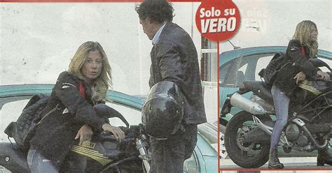 Ma è a portofino che la coppia ha ufficializzato di amarsi, con un weekend fatto di tenerezza, di colazioni fugaci e pare anche di una visita al castello di paraggi, dove vive il nipote di paolo, piersilvio berlusconi, con la sua famiglia. Maddalena Corvaglia ex velina su due ruote, pit stop per i ...