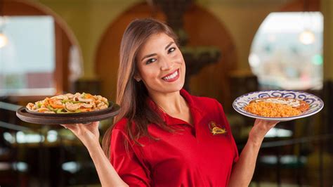 138th just north of maple. la-mesa-mexican-restaurant-waitress-holding-entrees - La ...