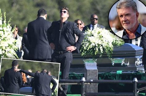Distraught Robin Thicke Cries By His Fathers Casket