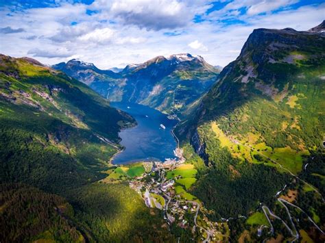 Fiordo De Geiranger Hermosa Naturaleza Noruega Es Un Ramal De 15