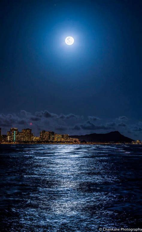 Moon Light Over Diamond Head Hawaii Maui Travel Diamond Head Hawaii