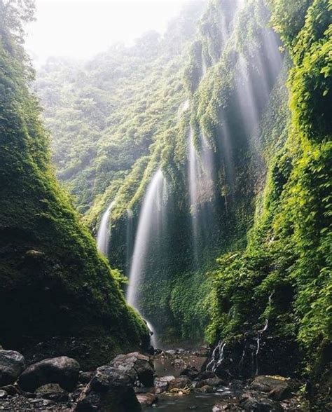 Tempat Wisata Di Indonesia Yang Jarang Dikunjungi Pesonanya Bak