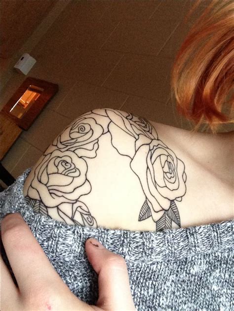 We have found 41 of the most beautiful shoulder tattoos for women. Rose outline shoulder tattoo | Doug's Tattoo | Pinterest