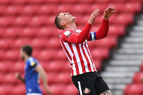 Not Surprised Sunderland Fans React As Charlton Deal The Black Cats