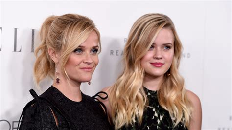 Reese Witherspoons Daughter Ava Phillippe Comes Out Saying Gender Is Whatever