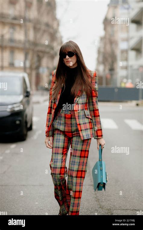 Street Style Julie Sergent Ferreri Arriving At Leonard Fall Winter