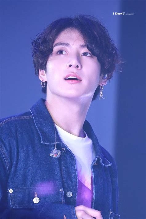Jungkook long hair enthusiasts where are you i hope u find these clips helpful for editing #jungkook #bts. BTS's Jimin And Jungkook Stop Mid-Performance To Bow To An ...