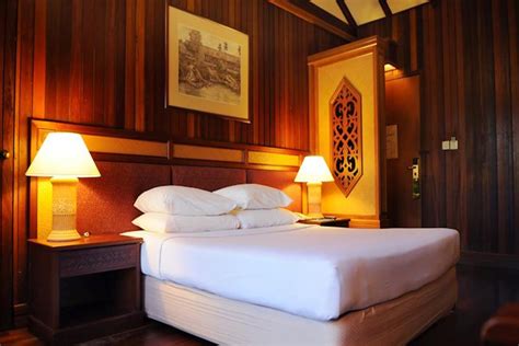 The hilton batang ai resort faithfully reproduces this design and all of the fittings. Hilton Batang Ai Longhouse Resort - Malezja (Borneo)