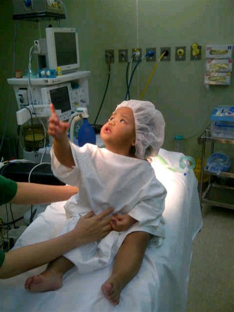 Namun, kondisi ini umumnya tidak mengkhawatirkan, karena bodong dapat rata dengan sendirinya. Obat Hernia Pada Anak Dan Bayi Dan Biaya Operasi Hernia ...