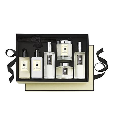 The key ingredients at the heart of the house of jo malone london. JO MALONE LONDON - Ultimate luxury gift set | Selfridges.com
