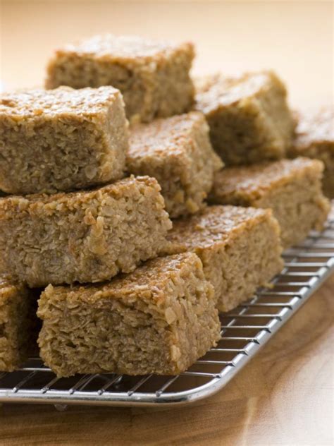 Arrange a rack in the middle of the oven and heat to 350°f. Maple-Brown Sugar Oatmeal Breakfast Bars | Recipe in 2020 ...