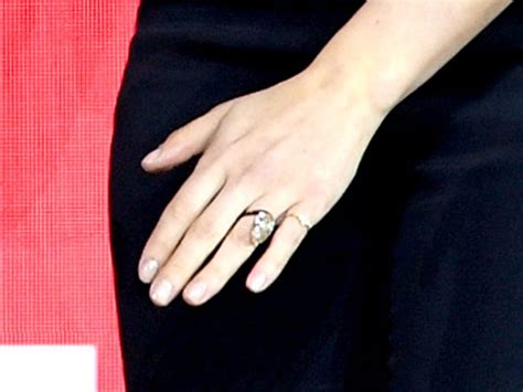 Scarlett Johansson Debuts Massive Engagement Ring Canadacom