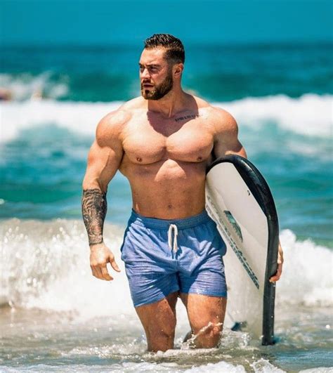 Chris Bumstead In Bodybuilding Pictures Muscle Men Gym Guys