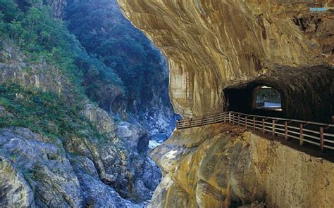 Taiwan Taroko Gorge The Marble Gorge In Taiwan