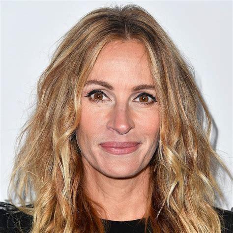 julia roberts is giving us major ‘pretty woman vibes with her latest hair color brit co