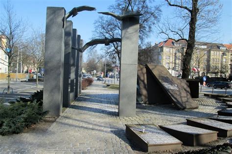 Rocznicy wybuchu powstania warszawskiego zainaugurowało 29 lipca wmurowano kamienia węgielnego pod budowę izby pamięci przy cmentarzu powstańców warszawy. Obchody rocznicy wybuchu Powstania Warszawskiego - Zarząd ...