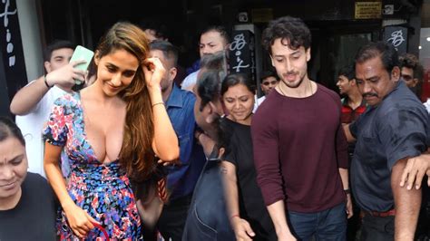 Tiger Shroff Saves Disha Patani From Very Tough Moments With Fans Crowd