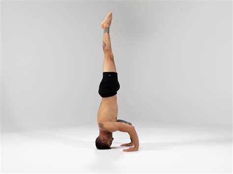 How To Do A Headstand Yoga Tutorial Alo Moves