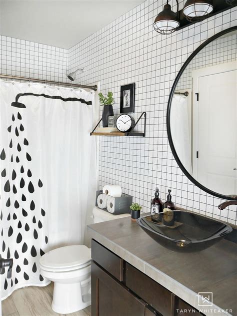 Black is a great color for the bathroom, as it retains the same clean feel as white while delivering an extra touch of richness, but an issue arises when the room is this is why it's a good idea to decorate the key features black, instead of the walls, ceiling and floor (though in some cases, a black marble. Black and White Geometric Bathroom - Taryn Whiteaker