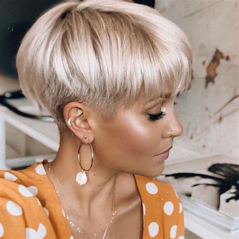 Edgy pixie hairstyles pixie cut 2020. Frisuren Trends 2021 | Natürlich einfach back to Basics ...