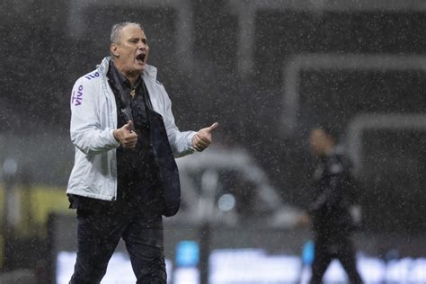 Líder das eliminatórias com 100% de aproveitamento, o brasil vai defender o título da copa américa. Entrevista com Tite: Seleção Brasileira tem Eliminatórias ...