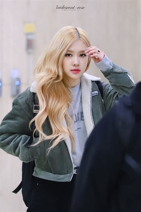 On june 16, 2021, yg announced that blackpink the movie will be released sometime in august as part of their 4+1 project to celebrate the groups fifth anniversary. BLACKPINK Rosé, Siyah Saçlı & Sarı Saç - KoreZin