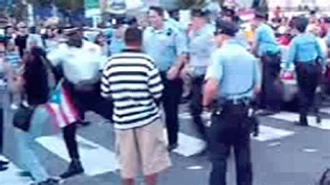 Philadelphia Police Officer Punches Woman In The Face Video Us News