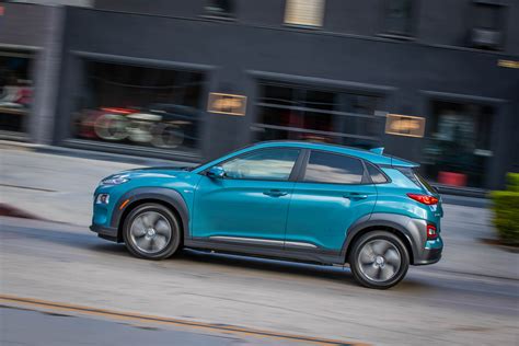 Hyundai kona electric interieur 2020. 2020 Hyundai Kona Electric Review, Ratings, Specs, Prices ...