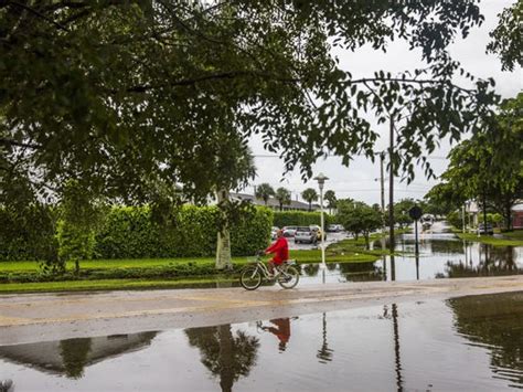 Heavy Rain Drenches Collier County Floods Roads