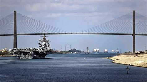 Sobre el puente de suez. Egipto planea construir un nuevo Canal de Suez