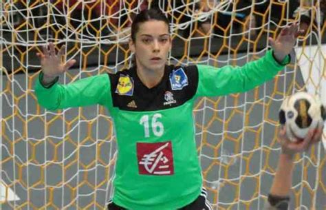 She participated at the 2009 world women's handball championship in china, winning a silver medal with the french team. Cléopâtre Darleux, trois ans de plus à Brest - L'Équipe