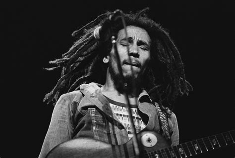 Jamaican singer, musician and songwriter bob marley served as a world ambassador for reggae music and sold more than 20 million records throughout his career—making him the first international. 7 curiosidades sobre Bob Marley - ObaOba