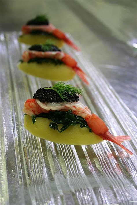 Il gambero viola, ha un intestino corposo e decisamente violaceo, la parte superiore del rostro è altresì violacea ricette correlate: Ricetta Marco Stabile Gamberi e patate al Talisker