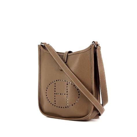 Découvrez la toute dernière sélection de pochettes bandoulière homme chez asos. Sac bandoulière Hermès Evelyne 334802 | Collector Square