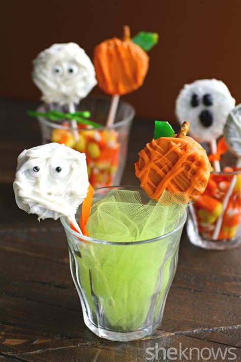 Halloween Cookie Pops That Are Seriously Cute And Seriously Easy To Make