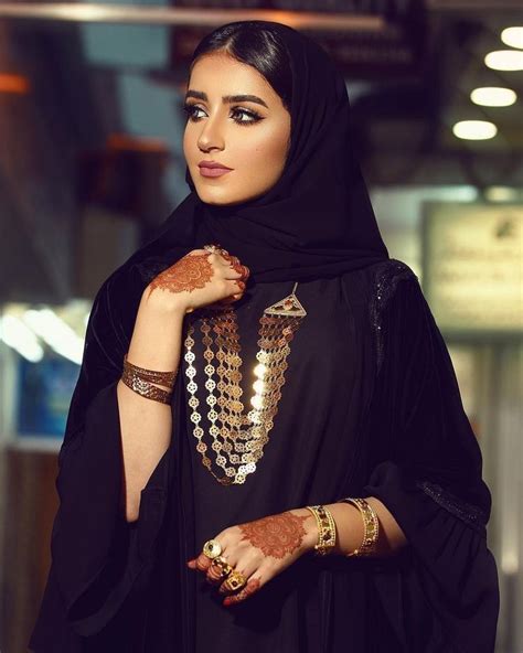 Pin By Meera Rajputt On Arabian Beauty Beautiful Arab Women Arab Women Abaya Fashion