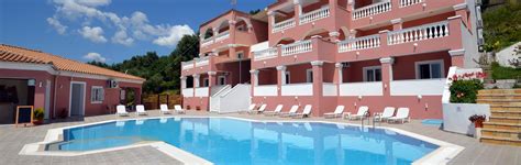 Es ist lebendig, mit wassersport und einer tauchschule, und delfine sind oft gesehen worden. Paradiso Apartments San Markos - Ipsos Corfu :: Home