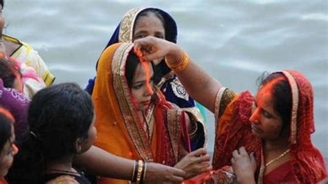 Chhath Puja 2021 Day 3 Devotees To Offer Arghya To Surya Dev In Evening Know All The Rituals