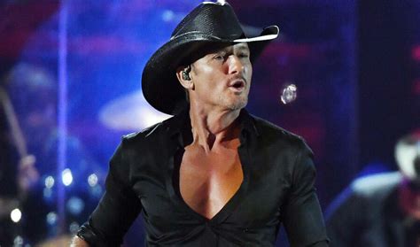 tim mcgraw 53 shows off ripped bod in new shirtless photo iheart