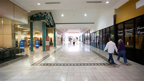 Tallahassee Mall: Longtime customers help mall businesses survive