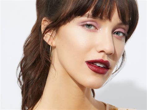 How To Wear A Pink Eyeshadow And Red Lipstick