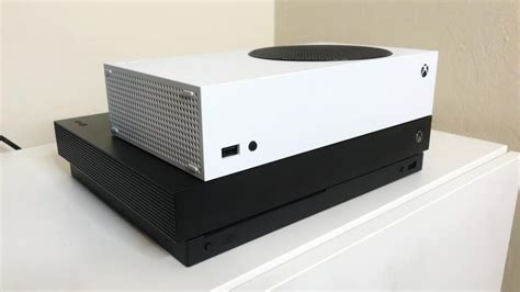 Check Out How The Xbox Series X Looks Next To The Xbox Series S And The