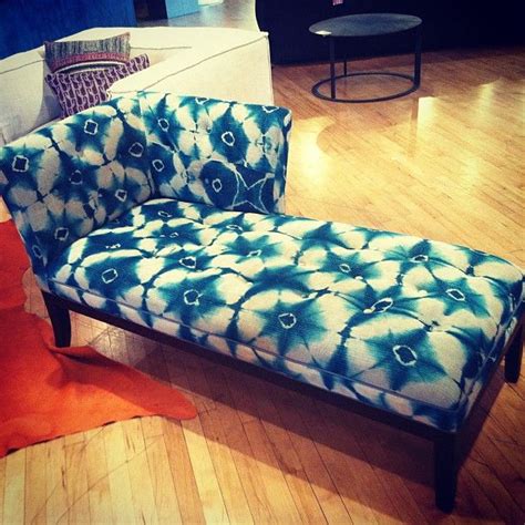 A fainting couch, also known as a fainting bench, is a type of couch characterized by a curvy wood frame with a back that's raised at the end. Modern fainting couch from H.D. Buttercup. I'm "dye"-ing ...