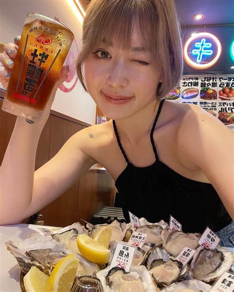 柚月瀬那さんのインスタグラム写真 柚月瀬那instagram 「 大衆サカバ牡蠣る。 広島のルーツを持つ私からしたら牡蠣は大切なのですが、関東でオススメ見つけた🥰 赤坂で美味しい生牡蠣を