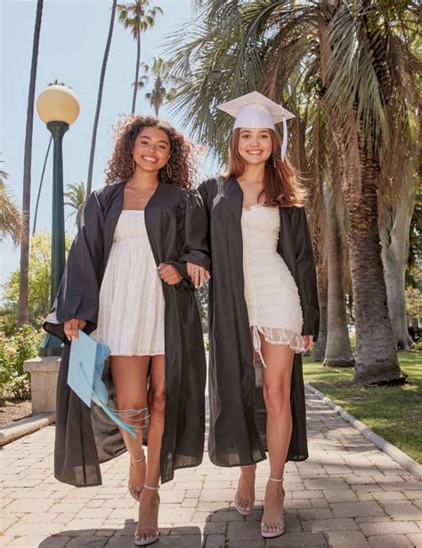 12 Nice Outfits For Graduation That Will Have You Looking Your Best