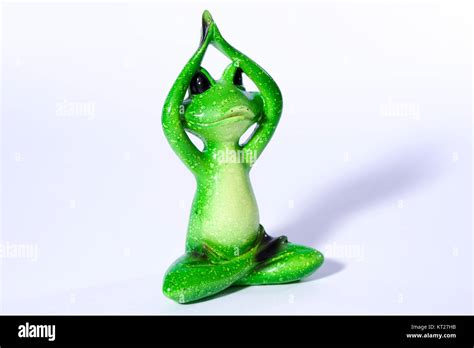 Close Up Of Green Frog Figure Doing Yoga Meditation Stock Photo Alamy