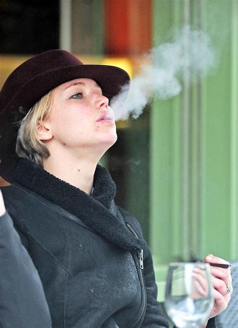 Pin By Kaylee On Jennifer Lawrence Jennifer Lawrence Celebrities Jennifer Lawrence Smoking