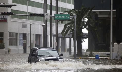 The Latest Irma Inland Near Tampa Still Category 2 Storm Ap News